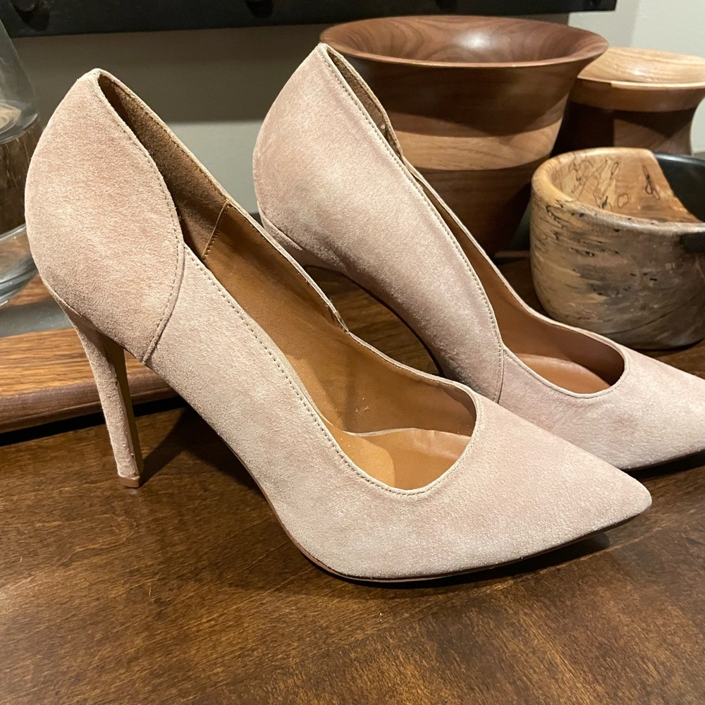 Steve Madden Women's Tan Pumps. Size 8. Excellent condition - Picture 2 of 5